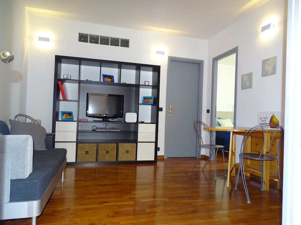 bilocale-via-calandra-dormoatorino-ingresso-soggiorno.jpg