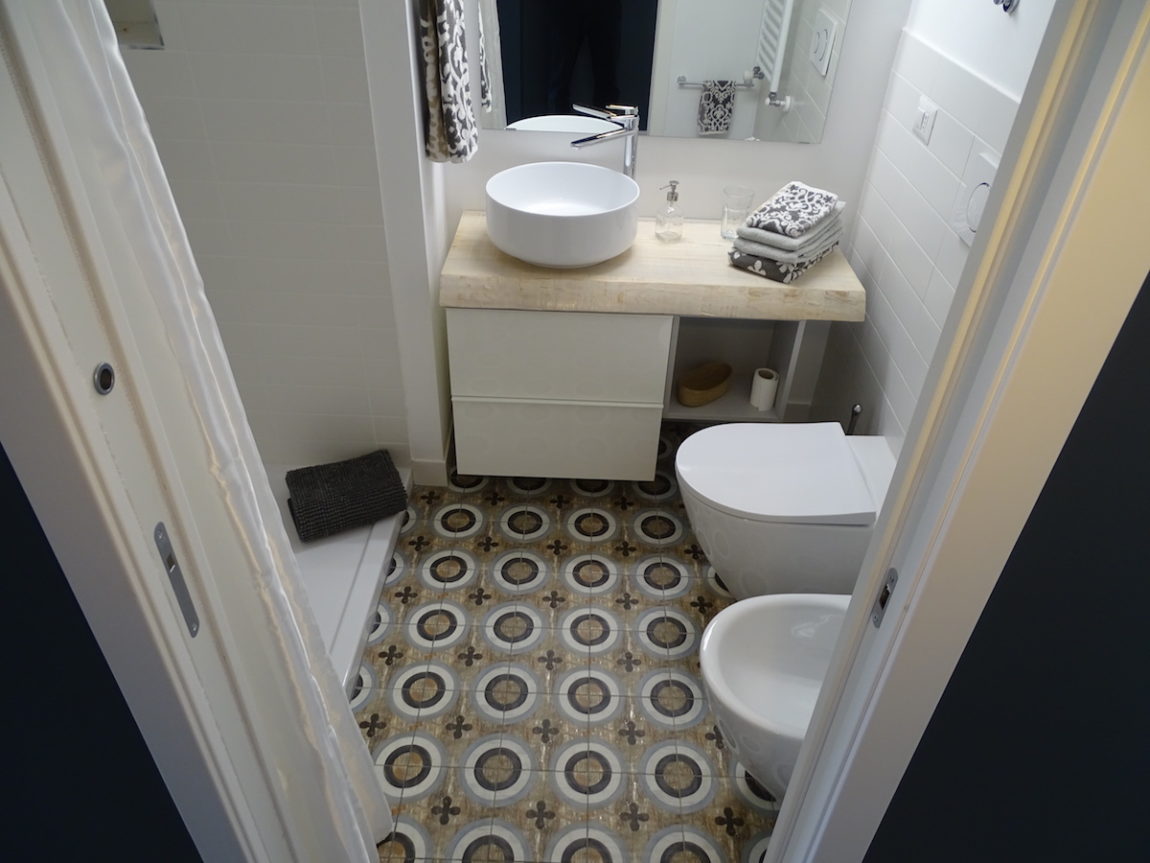 dormoatorino-giardinetto-1-bagno-pavimento.jpg