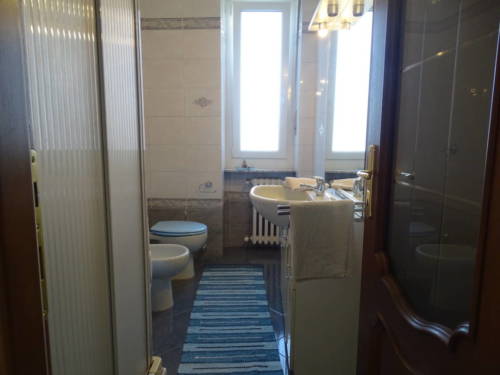 dormoatorino.it-casa-ely-wifi-bagno-entrata